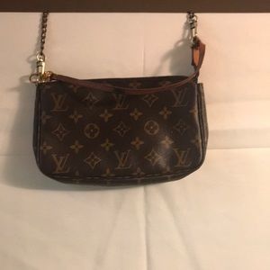 Louis Vuitton pochette bag